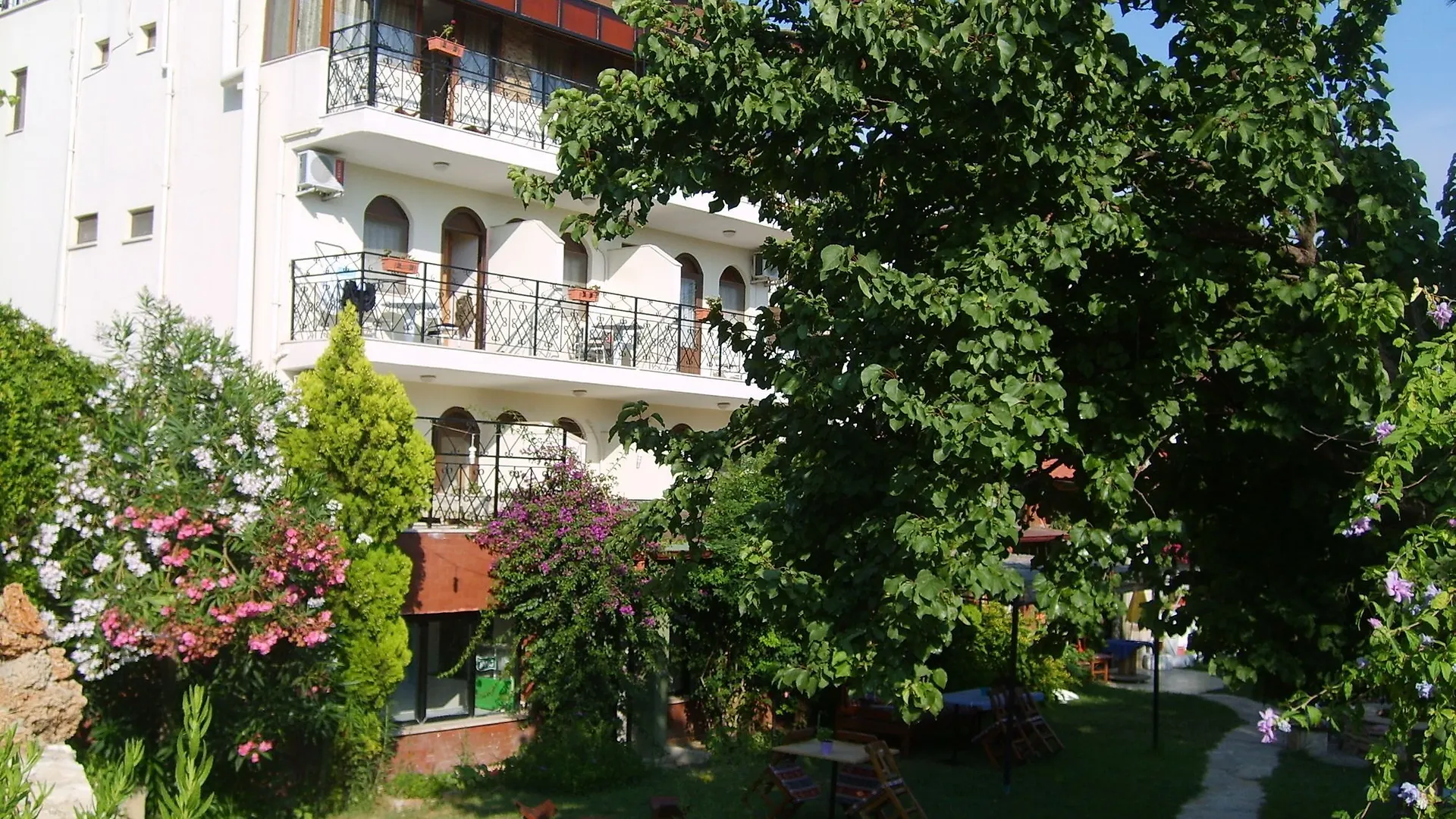 Muenih Otel contacts